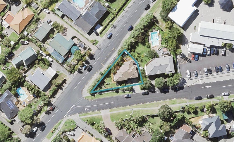 2A Masterton Road, Rothesay Bay, Auckland - Carousel 1