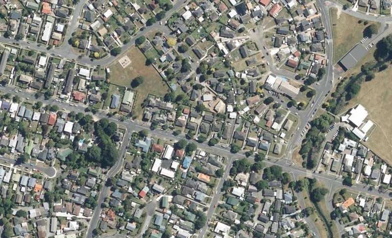 132 Whites Line East, Waiwhetu, Lower Hutt - Carousel 1