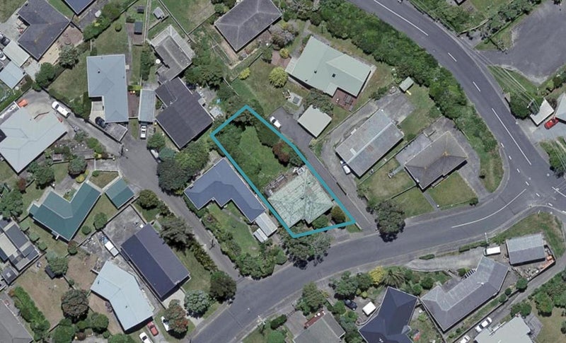 8 Turville Crescent, Newlands, Wellington - Carousel 1