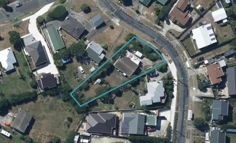 41 Hiwi Crescent, Titahi Bay, Porirua - Carousel 1