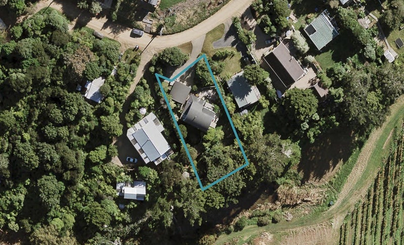 11 Te Makiri Road, Onetangi, Waiheke Island - Carousel 1