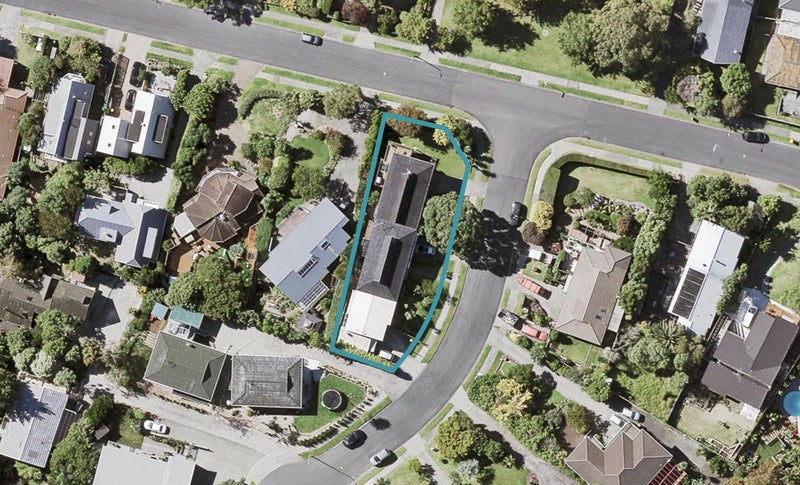 1/18 Charles Dickens Drive, Mellons Bay, Auckland - Carousel 1