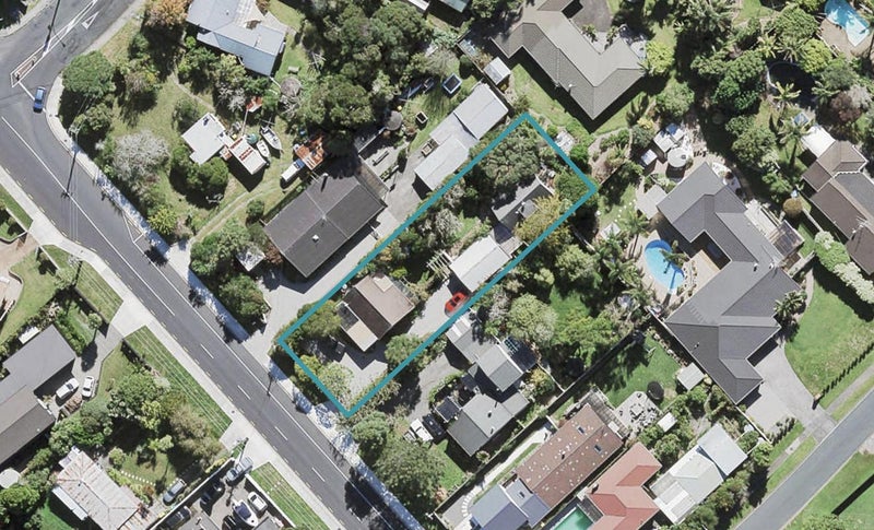 6 Tauhinu Road, Greenhithe, Auckland - Carousel 1