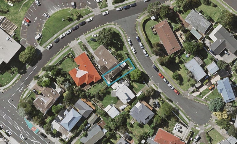 2C Raupapa Street, Northcote, Auckland - Carousel 1