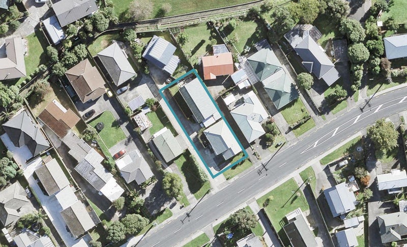 2/13 Bay Street, Red Beach, Whangaparāoa - Carousel 1