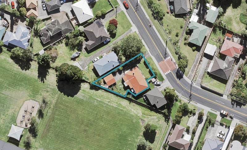 2 Kelwyn Road, Kelston, Auckland - Carousel 1
