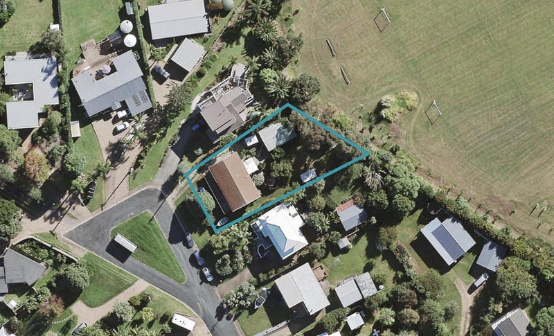 17 Esslin Road, Surfdale, Waiheke Island - Carousel 1