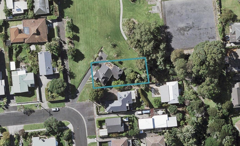 23 Hanlon Crescent, Narrow Neck, Auckland - Carousel 1