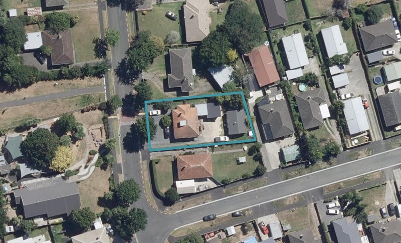 32 Kenney Crescent, Fairfield, Hamilton - Carousel 1