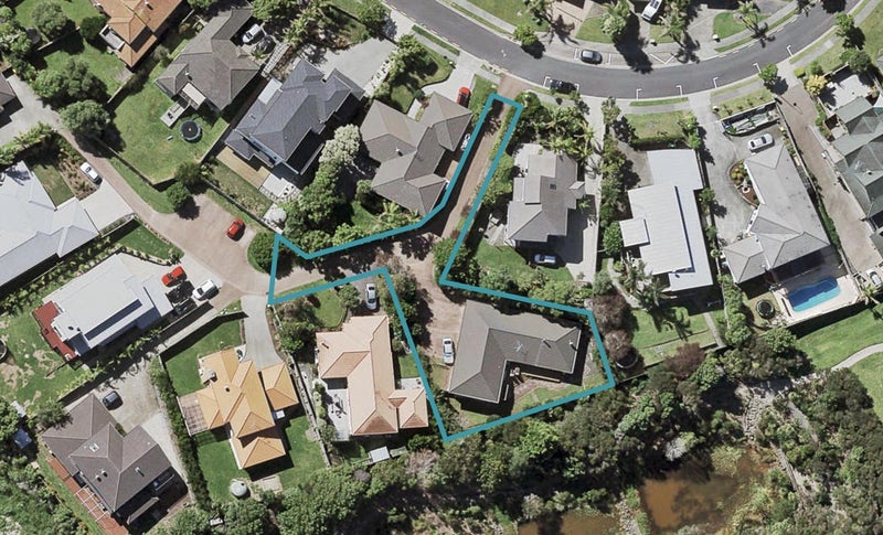 14B Baulcomb Parade, Windsor Park, Auckland - Carousel 1