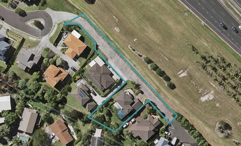 31 Highgrove Lane, Totara Vale, Auckland - Carousel 1