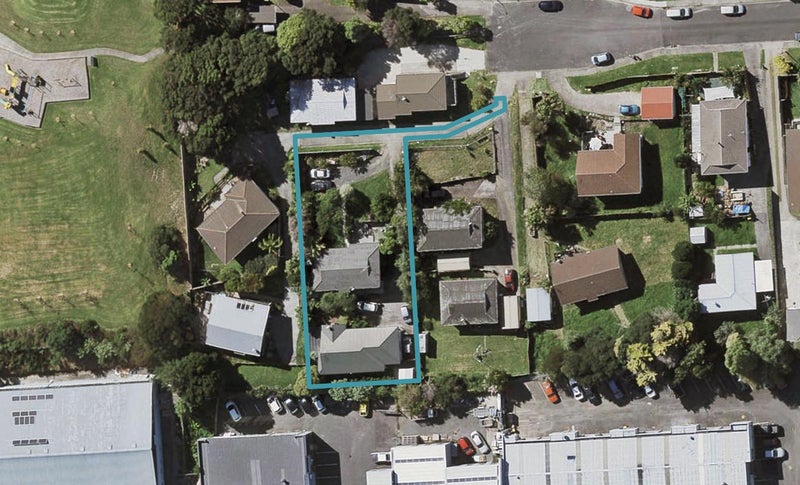 2/32 Lambrown Drive, Tōtara Vale, Auckland - Carousel 1
