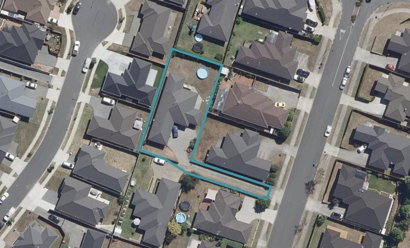 111 Barrington Drive, Huntington, Hamilton - Carousel 1