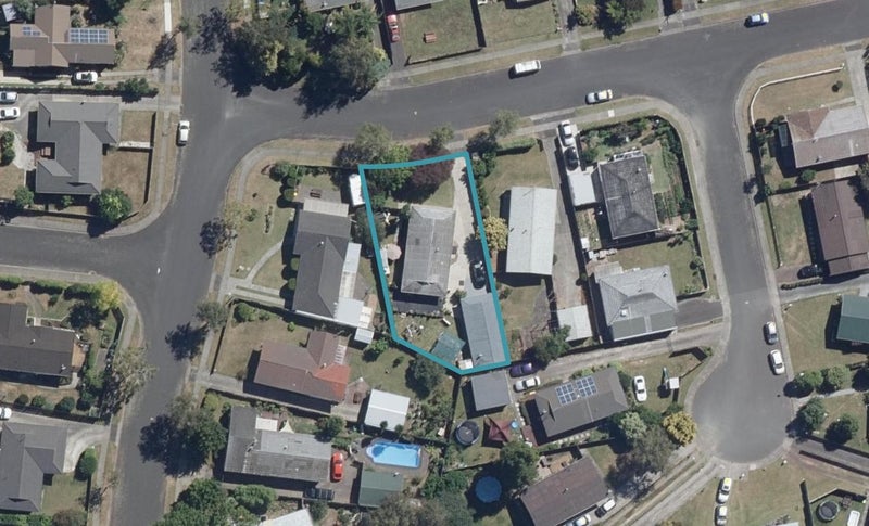 2 Cypress Crescent, Pukete, Hamilton - Carousel 1