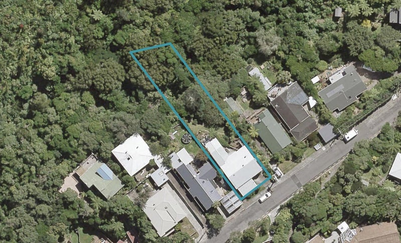 8 Rakeiora Grove, Korokoro, Lower Hutt - Carousel 1