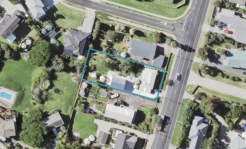 18 Shelly Bay Road, Beachlands, Auckland - Carousel 1