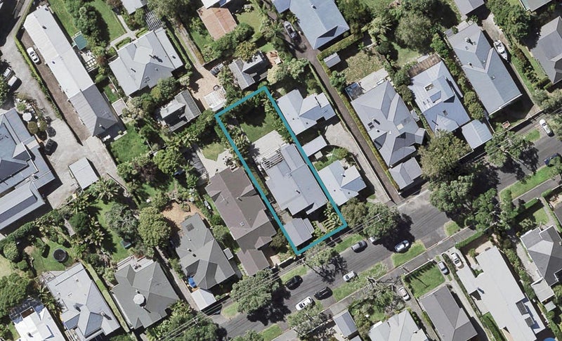 12 Ascot Avenue, Narrow Neck, Auckland - Carousel 1