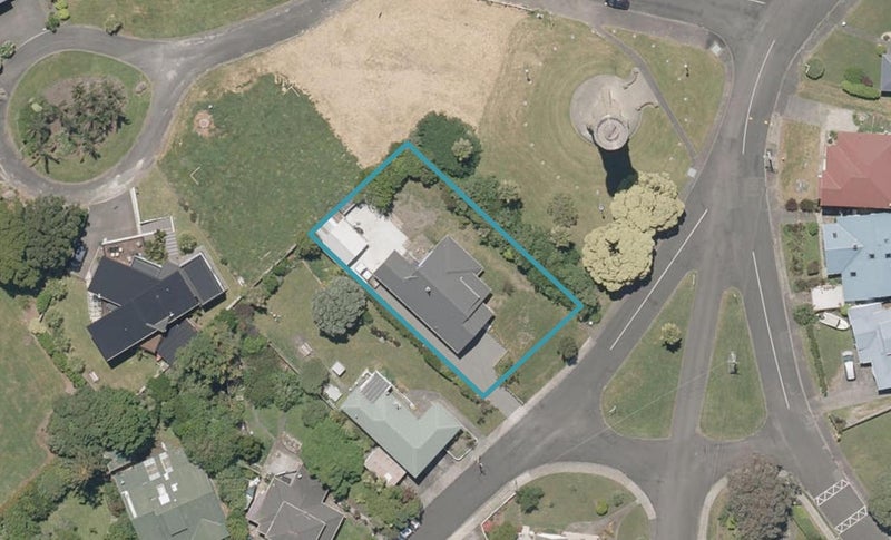 2 Tower Crescent, Durie Hill, Whanganui - Carousel 1