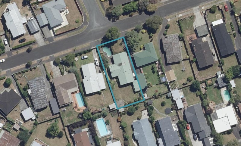 12 Clements Crescent, Queenwood, Hamilton - Carousel 1