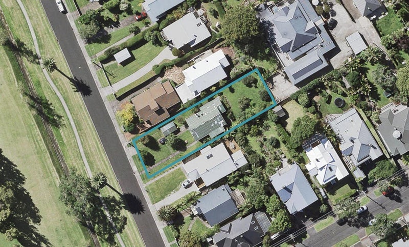 28 Wairoa Road, Narrow Neck, Auckland - Carousel 1