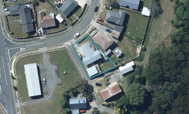 12 Dalray Place, Ascot Park, Porirua - Carousel 1