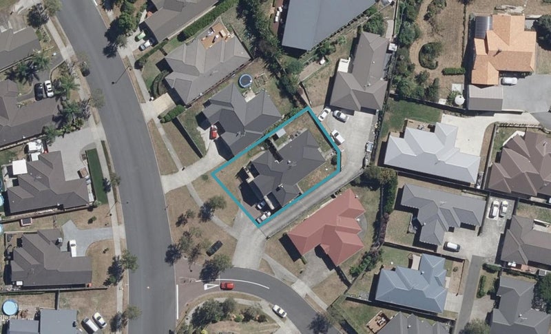 14 Barrington Drive, Huntington, Hamilton - Carousel 1