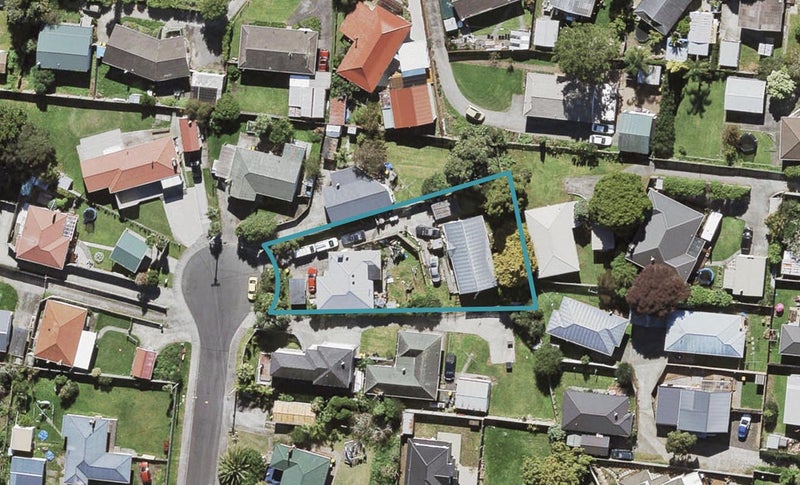 7 Harry Ward Place, Henderson, Auckland - Carousel 1