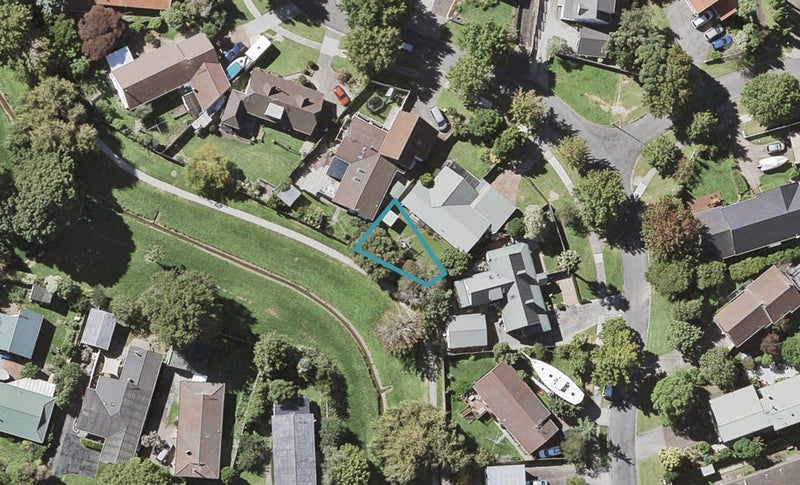 8C Orinda Close, Botany Downs, Auckland - Carousel 1