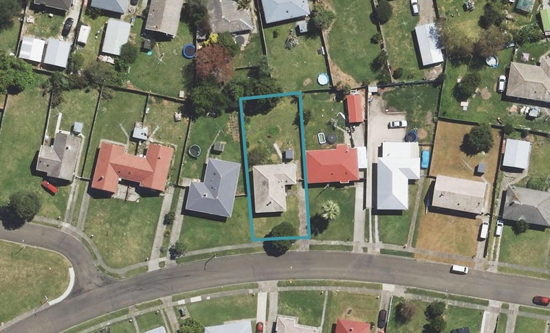 16 Cavendish Crescent, Outer Kaiti, Gisborne - Carousel 1