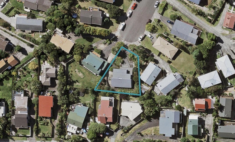 16 Camilla Grove, Totara Vale, Auckland - Carousel 1
