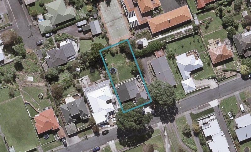 12 Lismore Street, Strandon, New Plymouth - Carousel 1