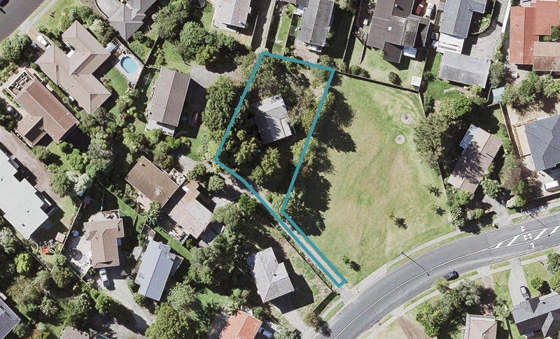 54 Oaktree Avenue, Browns Bay, Auckland - Carousel 1