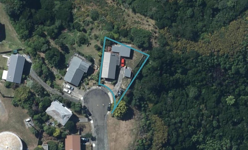 13 Crown Hill, Titahi Bay, Porirua - Carousel 1