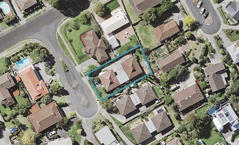2/4 Tromie Place, Highland Park, Auckland - Carousel 1