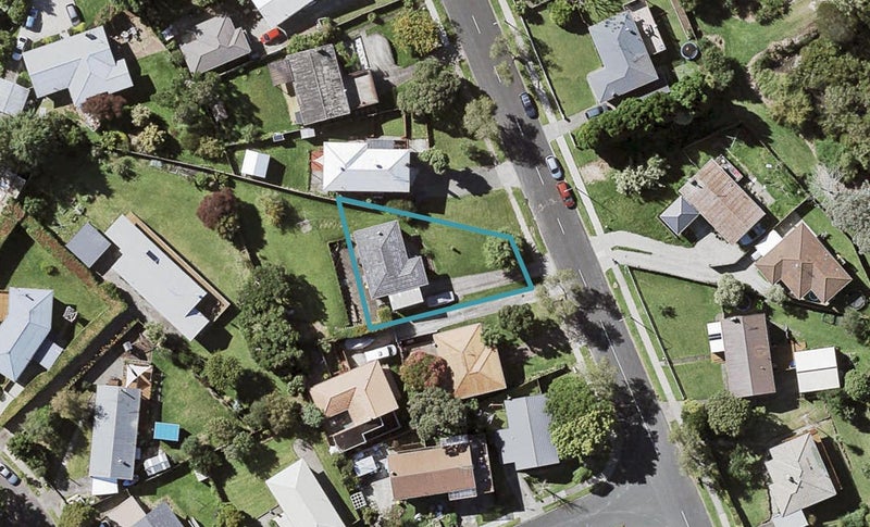 39 Ennis Avenue, Pakuranga Heights, Auckland - Carousel 1