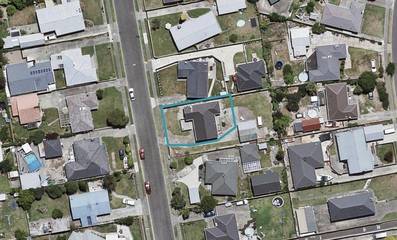 13 Magdalen Crescent, Pirimai, Napier - Carousel 1