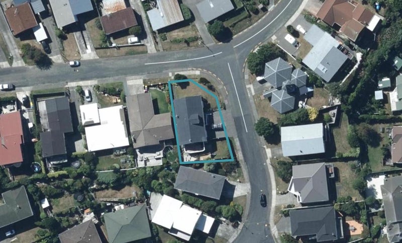 2 Truro Road, Camborne, Porirua - Carousel 1