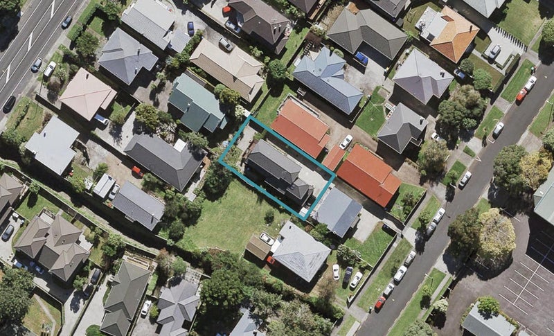 13 Mount Roskill Road, Mount Roskill, Auckland - Carousel 1