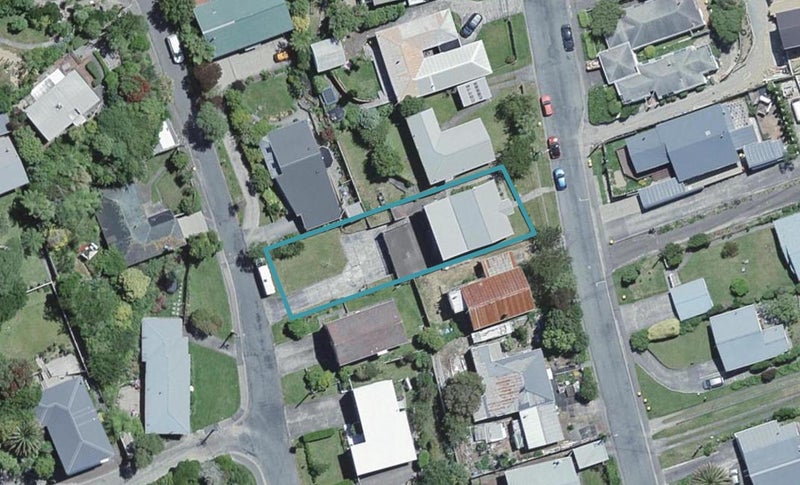 95 Parkvale Road, Karori, Wellington - Carousel 1