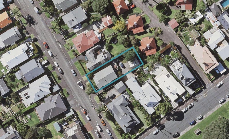 2 Duders Avenue, Devonport, Auckland - Carousel 1