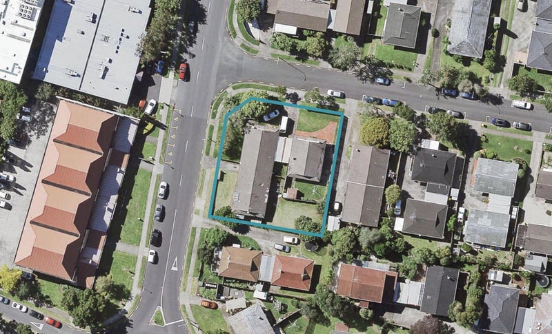 2/1 Ballater Place, Highland Park, Auckland - Carousel 1