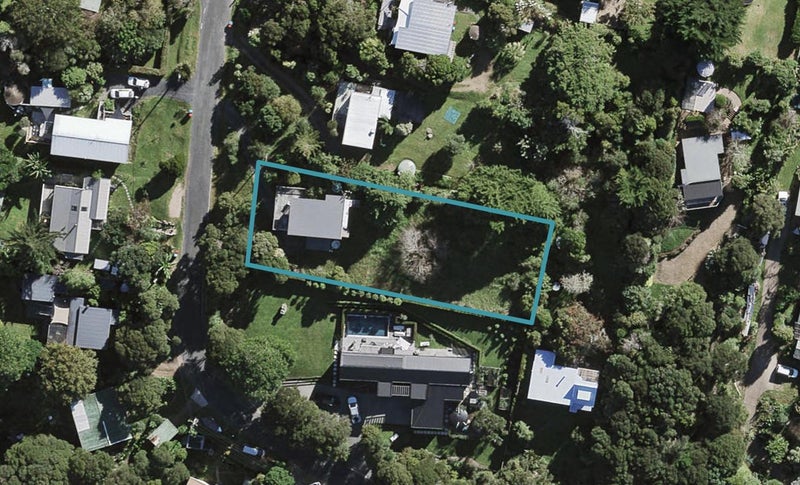 8 Queens Drive, Oneroa, Waiheke Island - Carousel 1