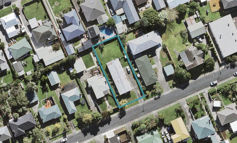 1/7 Sylvan Crescent, Te Atatu South, Auckland - Carousel 1