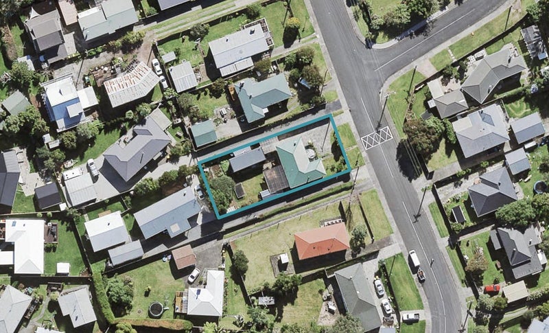 30 Tramway Road, Beach Haven, Auckland - Carousel 1