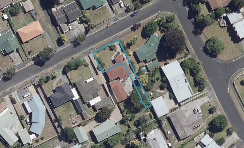 2/76 Ascot Road, Chartwell, Hamilton - Carousel 1