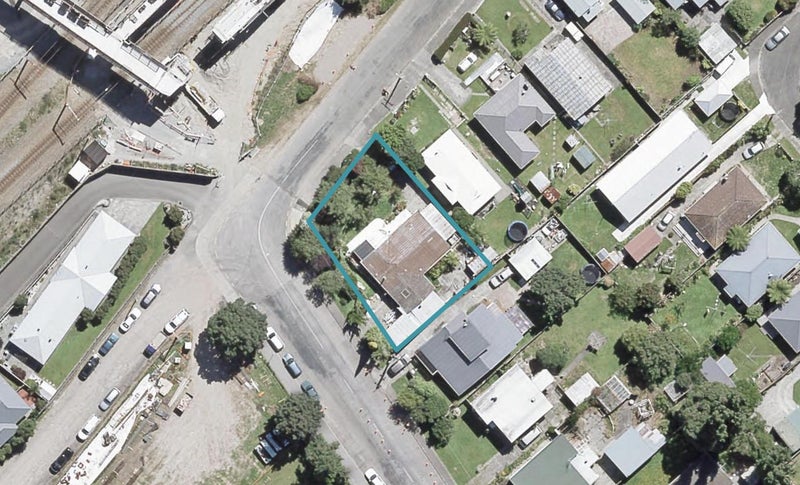 2 Golf Road, Manor Park, Lower Hutt - Carousel 1