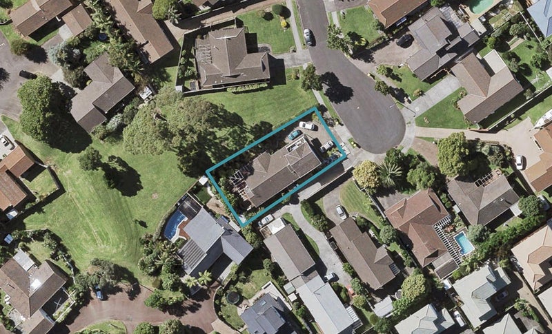 13 Hayes Place, Half Moon Bay, Auckland - Carousel 1
