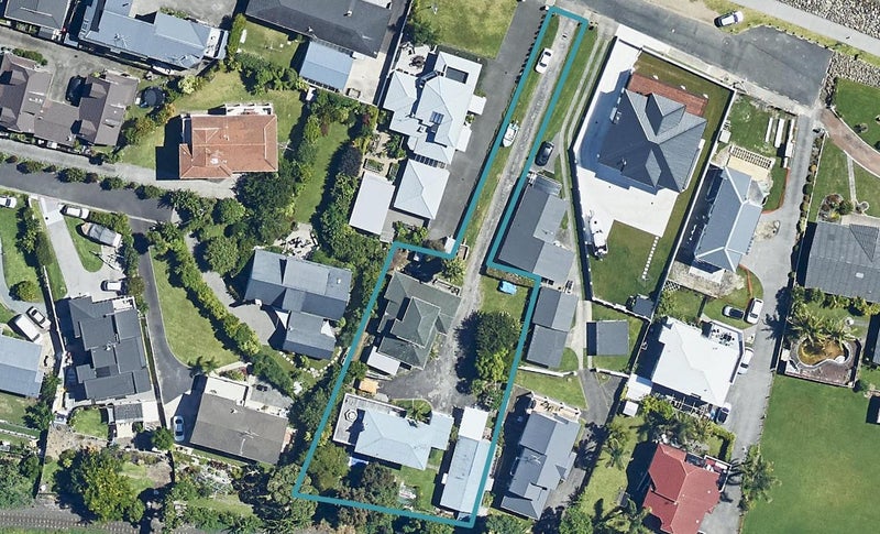 15B Beach Road, Otumoetai, Tauranga - Carousel 1