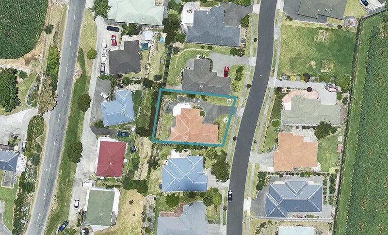 12 Corwen Avenue, Hairini, Tauranga - Carousel 1