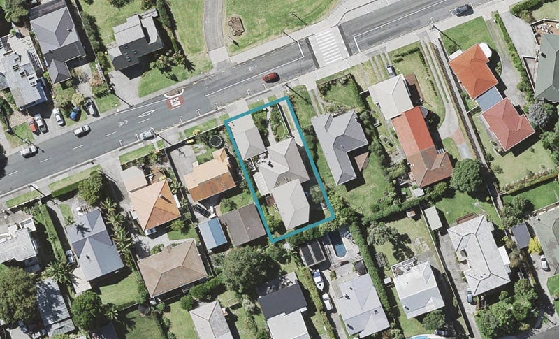 2/7 Winscombe Street, Belmont, Auckland - Carousel 1